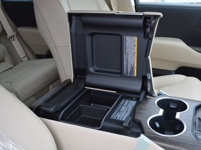 صورة مصغرة 32 لـ 2024 Toyota LAND CRUISER 300