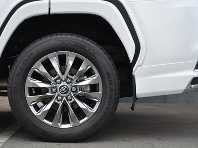 صورة 8 لـ 2024 Toyota LAND CRUISER 300