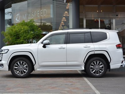 صورة 5 لـ 2024 Toyota LAND CRUISER 300