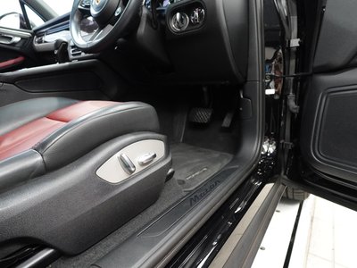 PORSCHE MACAN - 7