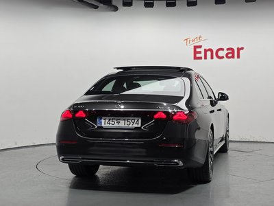 MERCEDES-BENZ E-CLASS - 4