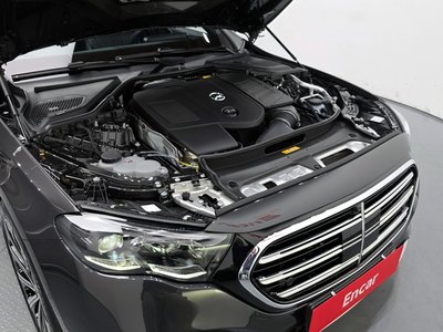 MERCEDES-BENZ E-CLASS - 7