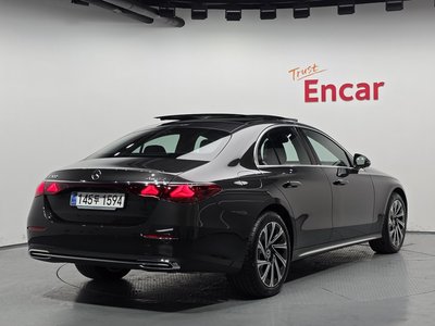 MERCEDES-BENZ E-CLASS - 3