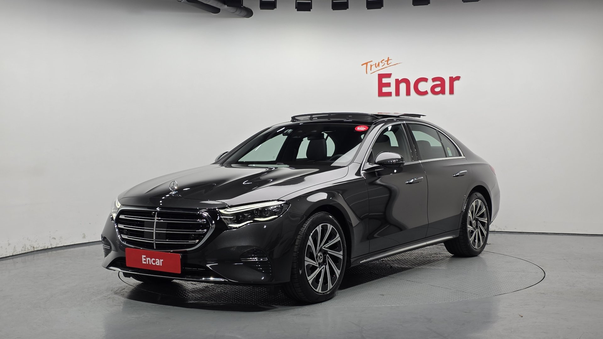 MERCEDES-BENZ E-CLASS - View 1