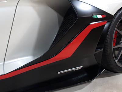 صورة 9 لـ 2017 Lamborghini AVENTADOR