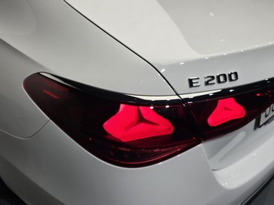 MERCEDES-BENZ E-CLASS - 10