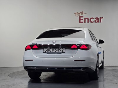 MERCEDES-BENZ E-CLASS - 4