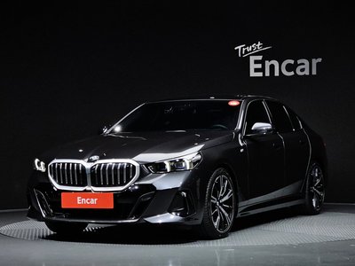 2023 BMW 5 SERIES 照片 1
