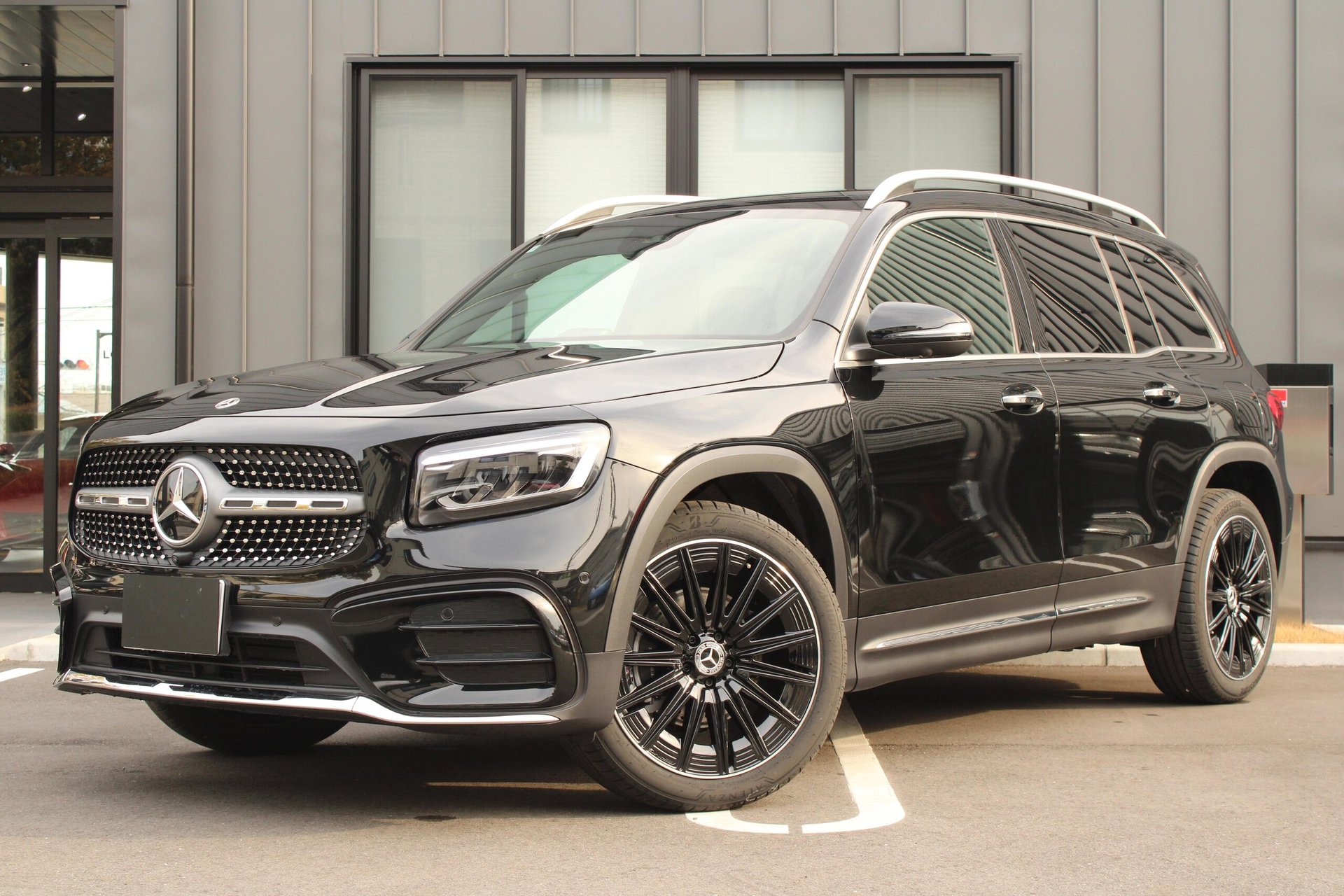 MERCEDES-BENZ GLB - View 1