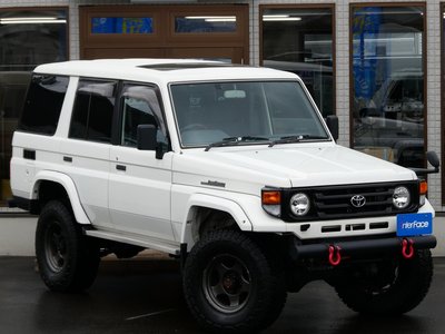 TOYOTA LAND CRUISER 70 - 5