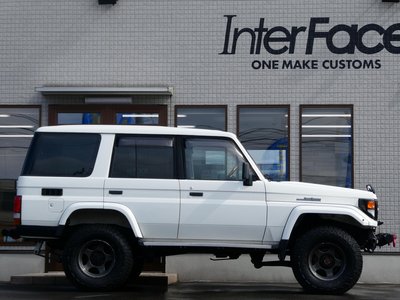 TOYOTA LAND CRUISER 70 - 8