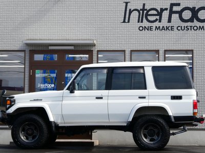 TOYOTA LAND CRUISER 70 - 9