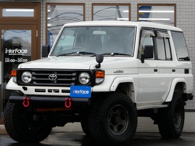 TOYOTA LAND CRUISER 70 - 1