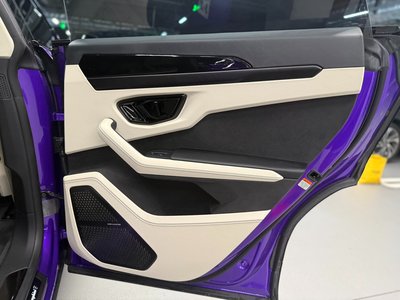 LAMBORGHINI URUS - 10