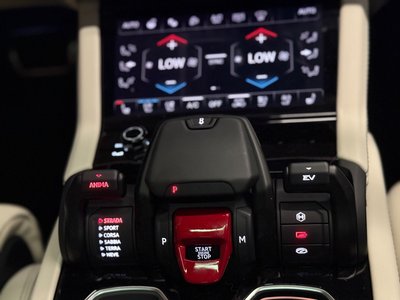 LAMBORGHINI URUS - 4