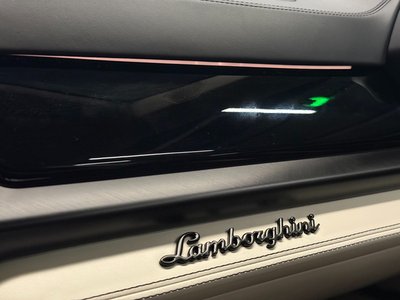 LAMBORGHINI URUS - 8