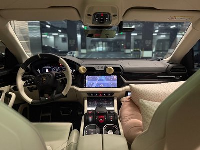 LAMBORGHINI URUS - 6