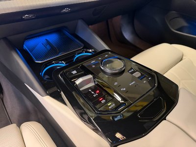2025 BMW 5 SERIES — фото 9