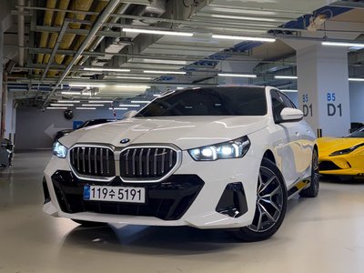 2025 BMW 5 SERIES — фото 5