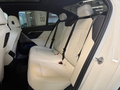 صورة مصغرة 13 لـ 2025 BMW 5 SERIES
