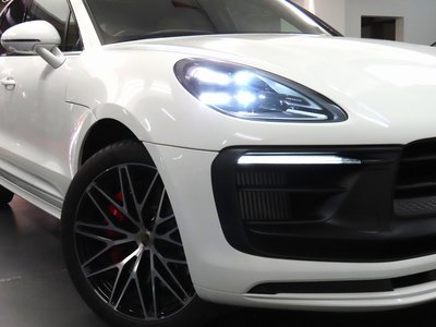 PORSCHE MACAN - 8