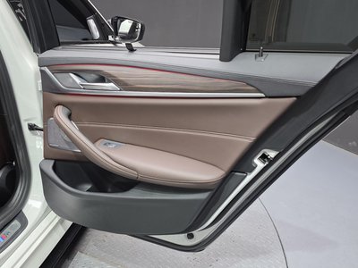صورة مصغرة 16 لـ 2020 BMW 5 SERIES