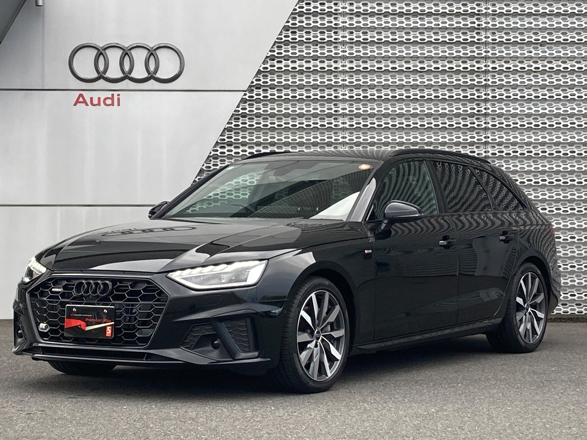 AUDI A4 AVANT - View 1