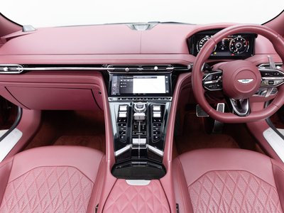 2025 Aston Martin DB12 VOLANTE 照片 2