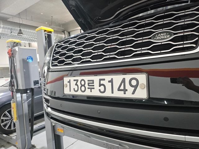 LAND ROVER RANGE ROVER - View 1