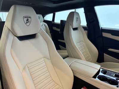 2025 Lamborghini URUS — фото 9