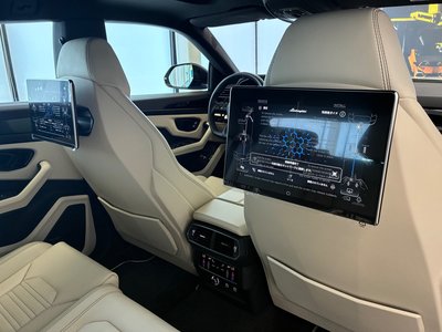 2025 Lamborghini URUS — фото 4