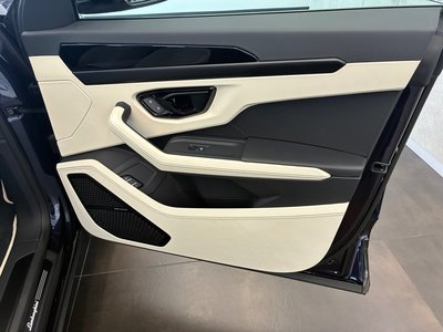 2025 Lamborghini URUS — миниатюра 21