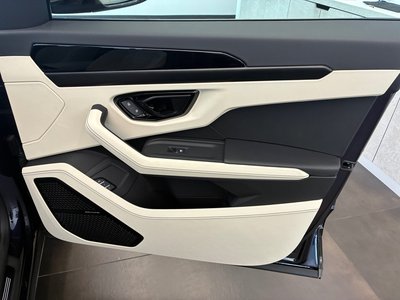2025 Lamborghini URUS — миниатюра 25