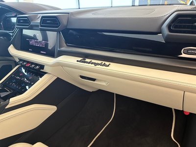 2025 Lamborghini URUS — миниатюра 13