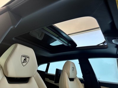 2025 Lamborghini URUS — фото 5