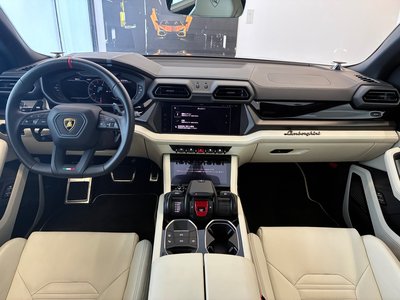 2025 Lamborghini URUS — фото 3