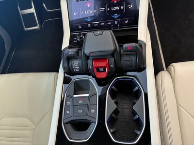 2025 Lamborghini URUS — миниатюра 11