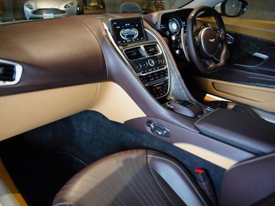 ASTON MARTIN DB11 - 2