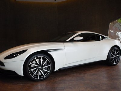 ASTON MARTIN DB11 - 6