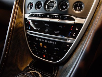 ASTON MARTIN DB11 - 3