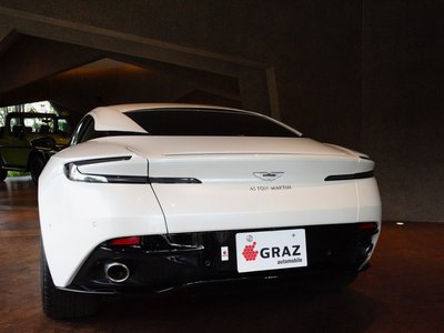 ASTON MARTIN DB11 - 9