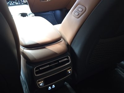 2024 Genesis GV70 — миниатюра 25