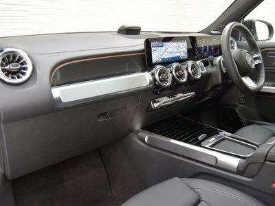 MERCEDES-BENZ GLB - 8