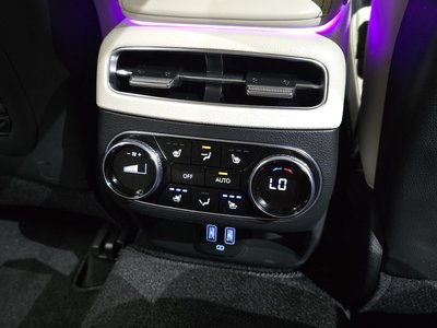 2023 Genesis GV70 — миниатюра 19