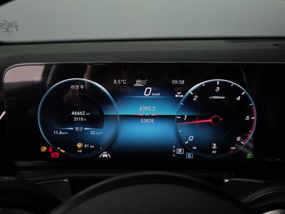 MERCEDES-BENZ GLB - 8