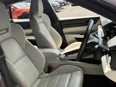 PORSCHE MACAN - 10