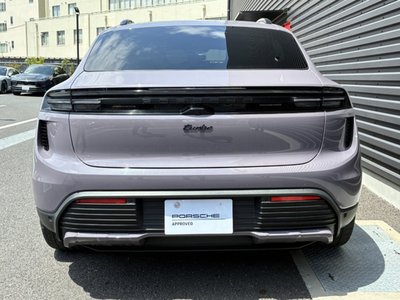 PORSCHE MACAN - 4
