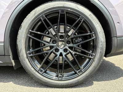 PORSCHE MACAN - 9