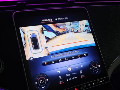 MERCEDES-BENZ EQE - 9