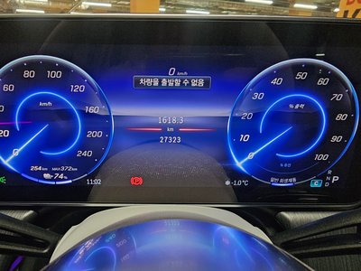 MERCEDES-BENZ EQE - 8